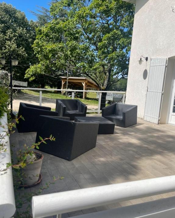 Domaine Des Peyries - Chambres Et Table D'Hotes Saint-Barthelemy-d'Agenais Dış mekan fotoğraf