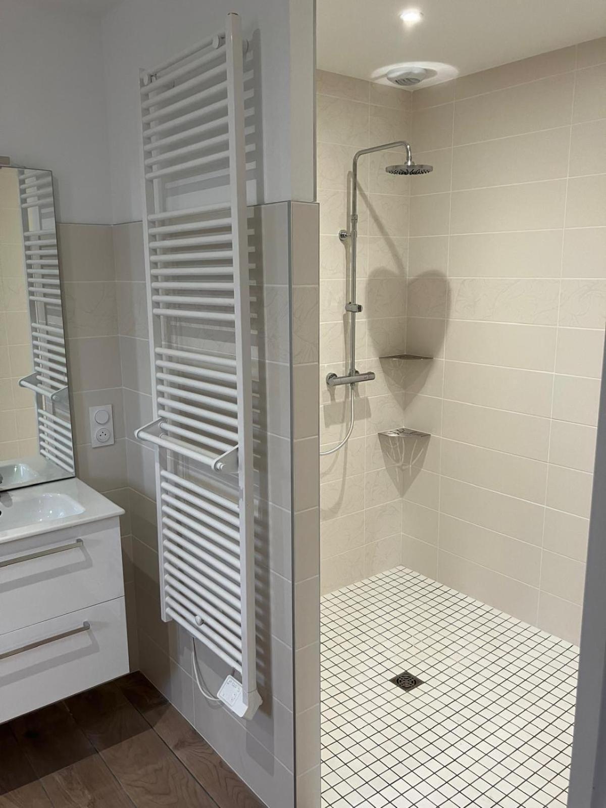 Domaine Des Peyries - Chambres Et Table D'Hotes Saint-Barthelemy-d'Agenais Dış mekan fotoğraf